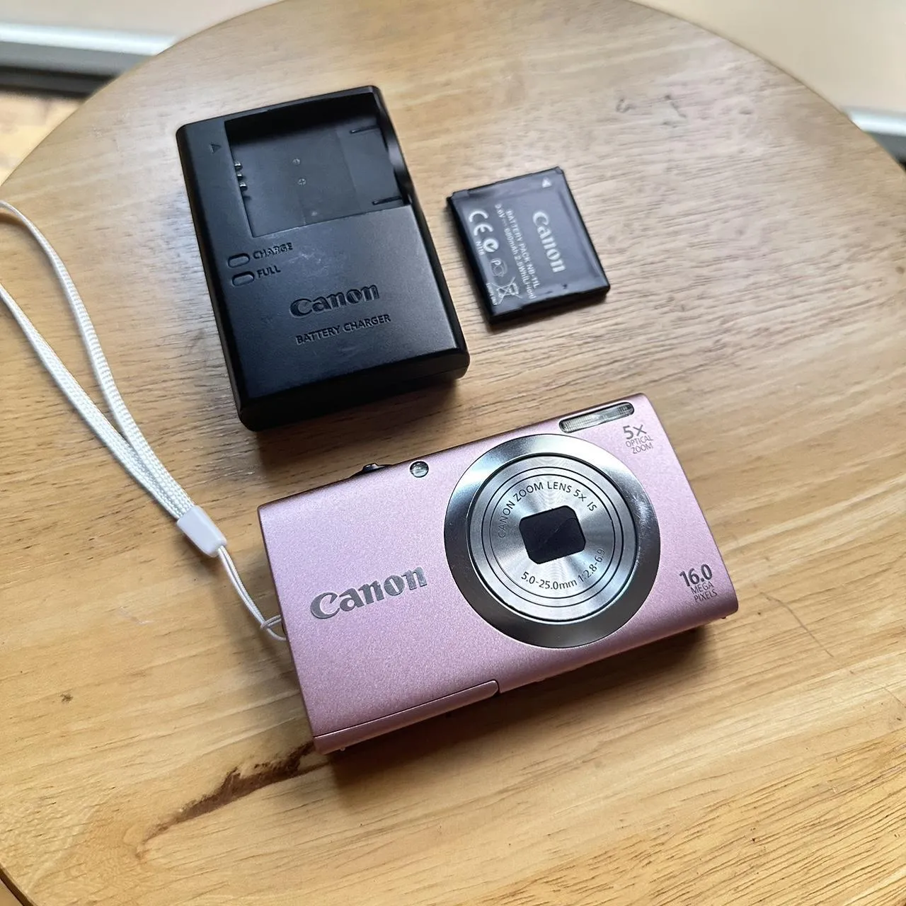 Canon powershot A2400 IS Digital Camera in Pink 💗