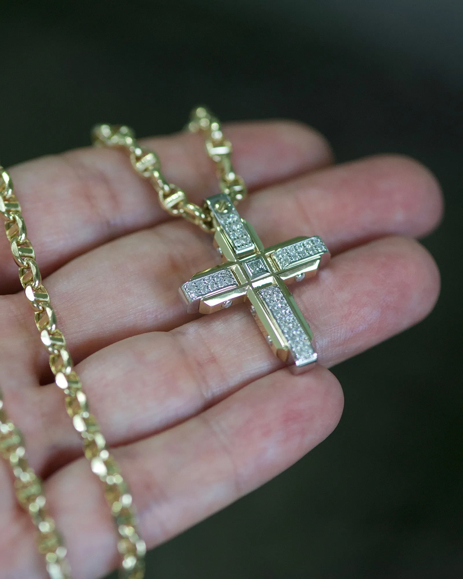 CROSS Pendant in Gold with 0.60ct Diamonds