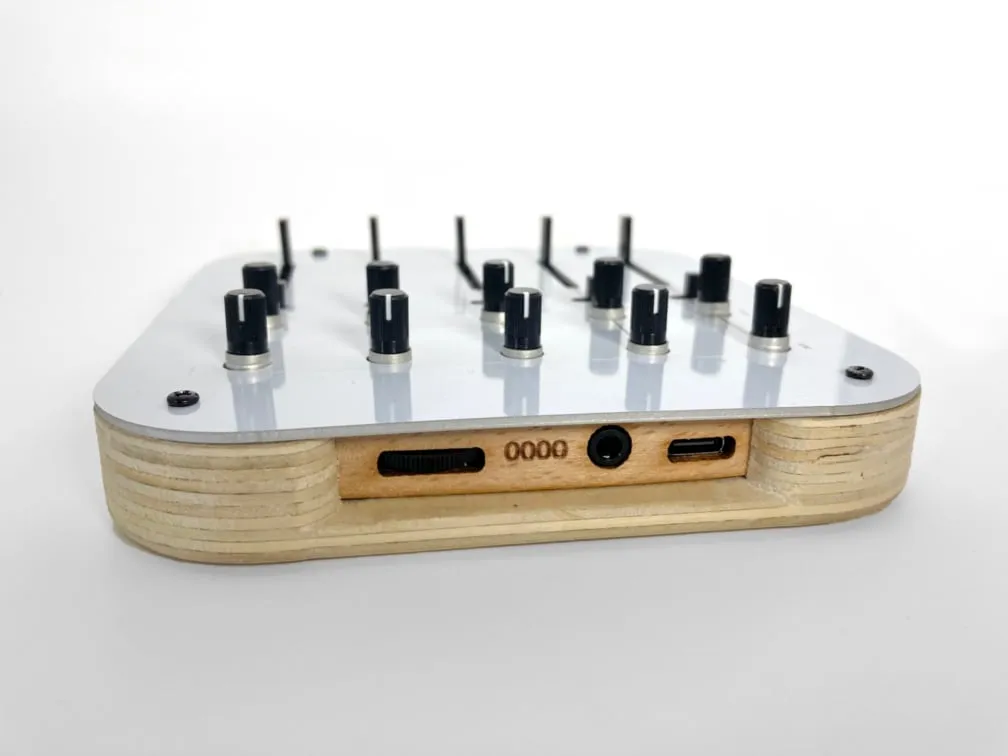 Crows Electromusic OVUM Analog Sound Explorer
